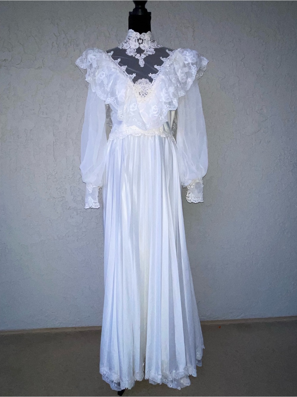 Vintage-Inspired White Lace Ruffled Wedding Gown